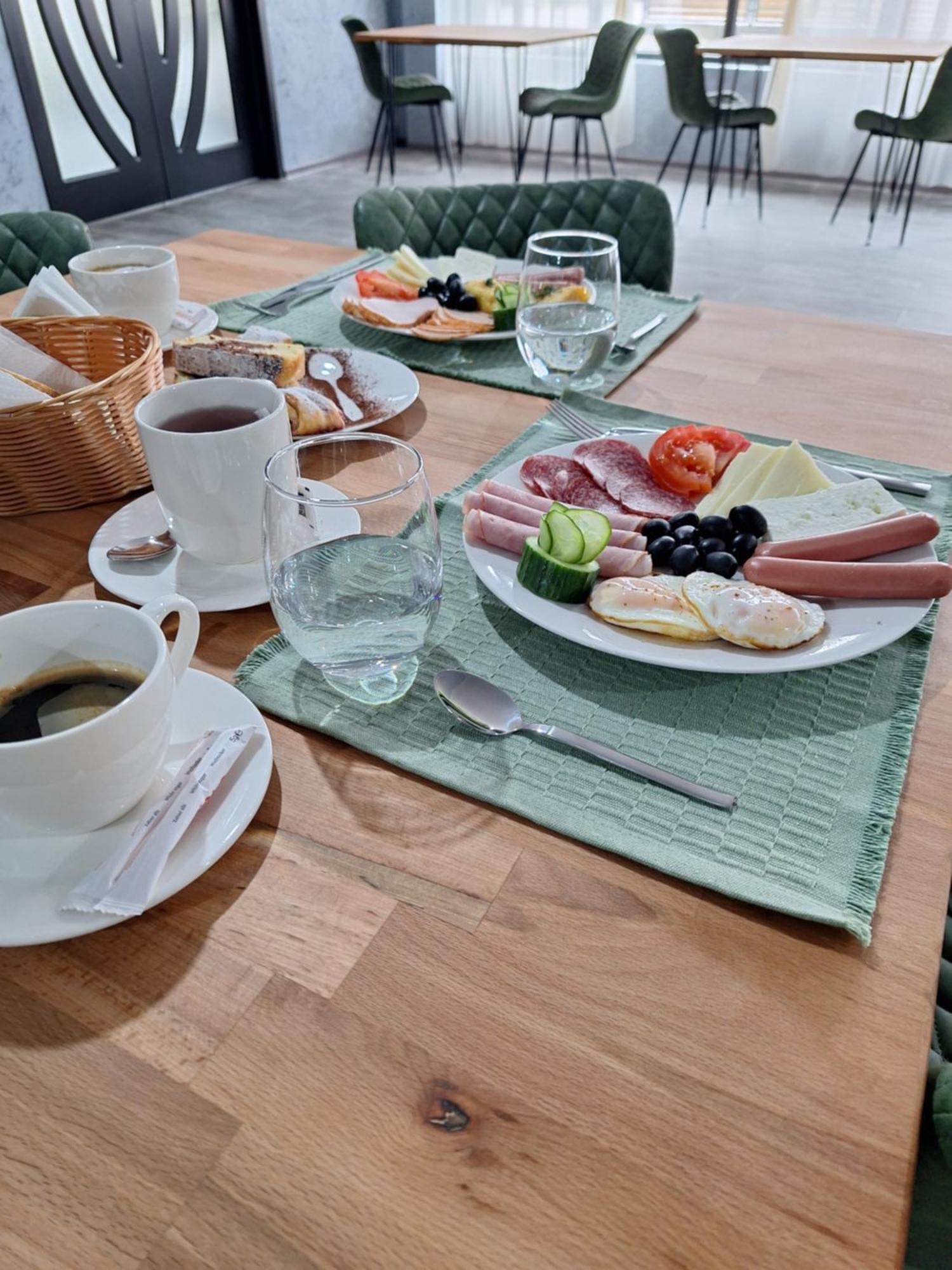 Danifeld Inn Voronet Bagian luar foto
